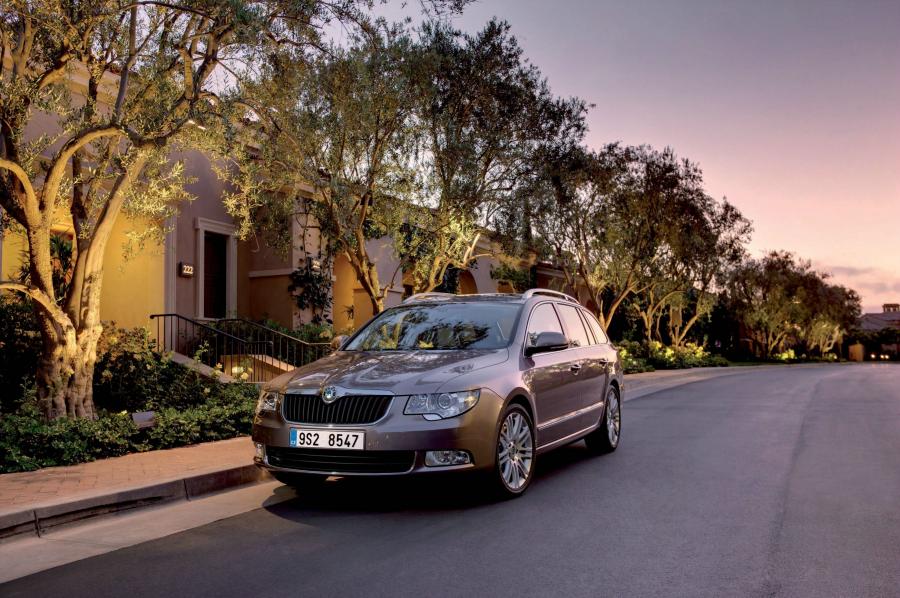  Skoda Superb Combi 2009 года  (фото 58 из 74)
